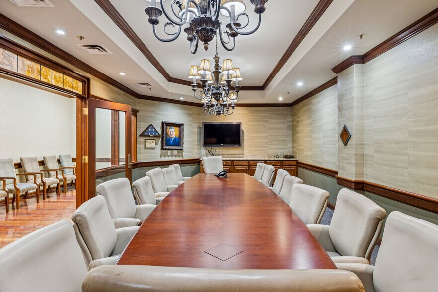 More Photos Of 219 Rep John Lewis Way N, Nashville Office For Sale