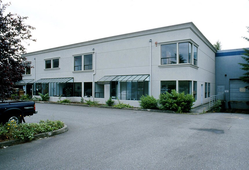 More Photos Of 17635-17639 NE 67th Ct, Redmond Flex For Sale