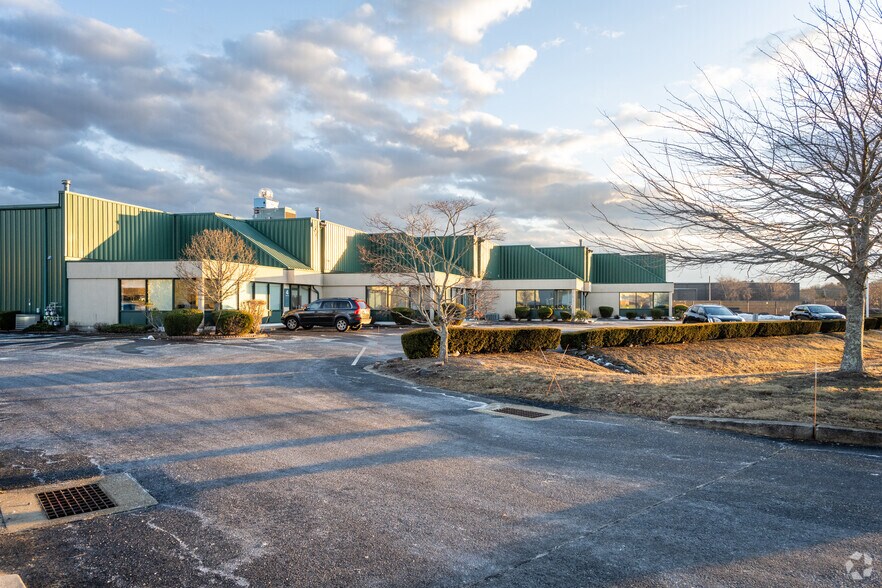 More Photos Of 315 Commerce Park Rd, North Kingstown Warehouse For Sale