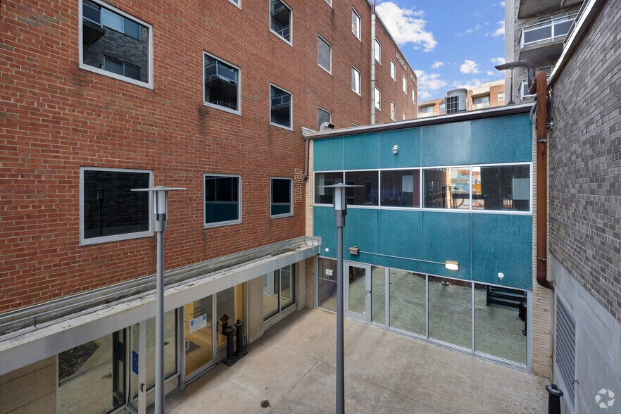 More Photos Of 8216-8218 Wisconsin Ave, Bethesda Medical For Sale