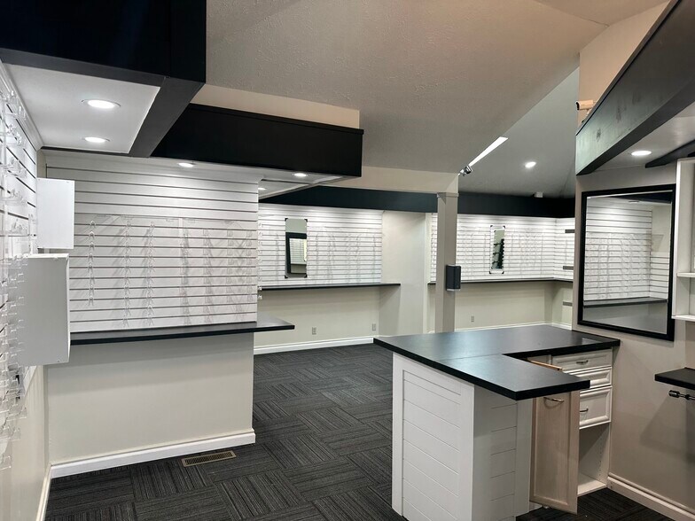 More Photos Of 2710 E 62nd St, Indianapolis Medical For Sale