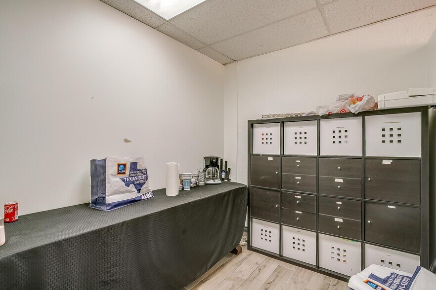 More Photos Of 1434 N Main St, Fort Worth Storefront Retail Office For Lease