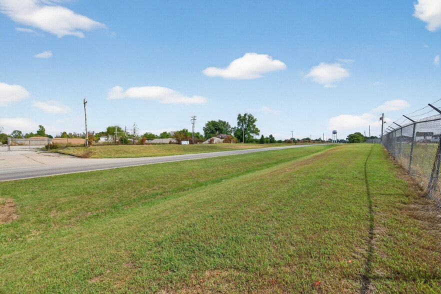 More Photos Of 338 Booneslick Rd, New Florence Industrial For Sale