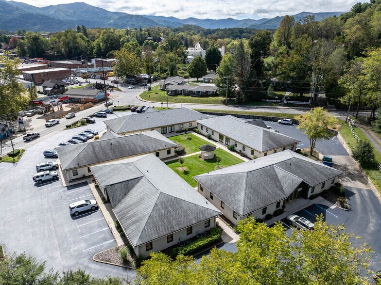 More Photos Of 367-400 Dellwood Rd, Waynesville Medical For Sale