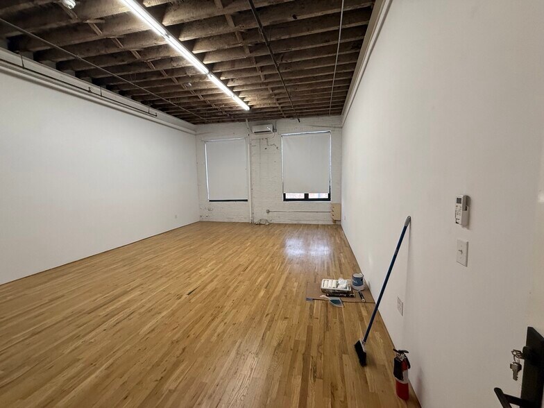 More Photos Of 349-359 Scholes St, Brooklyn Warehouse For Lease