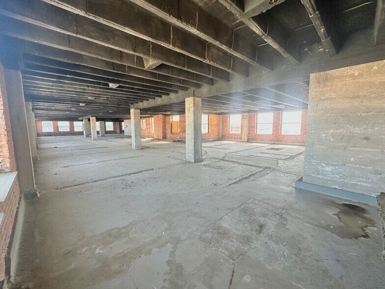 More Photos Of 510 S Wall Ave, Joplin Specialty For Sale