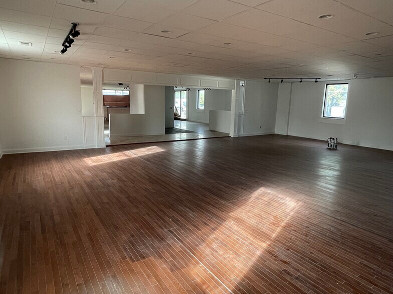 More Photos Of 535 Northern Ave, Hagerstown Showroom For Lease