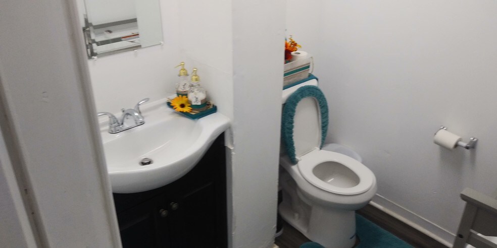 More Photos Of 60 Dickerson St, Newark Light Manufacturing For Lease