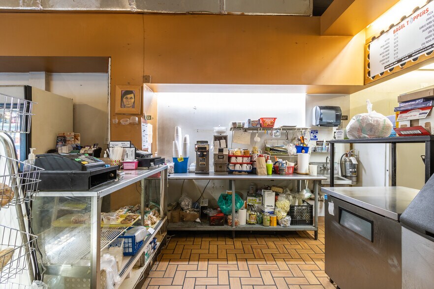 More Photos Of 2441 NW 43rd St, Gainesville Storefront For Sale