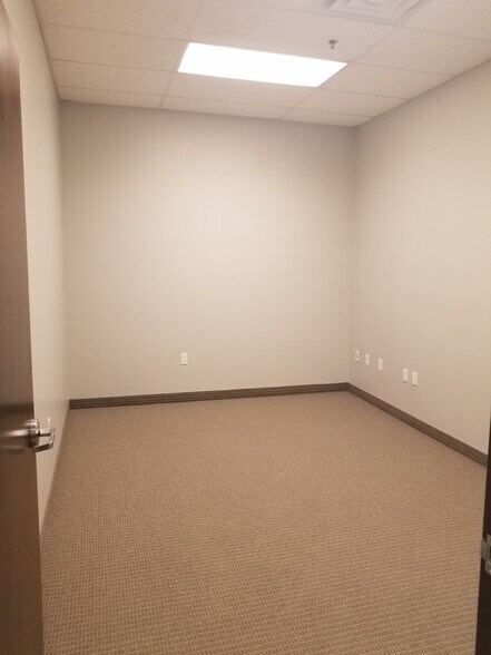More Photos Of 10565 N 114th St, Scottsdale Office For Lease