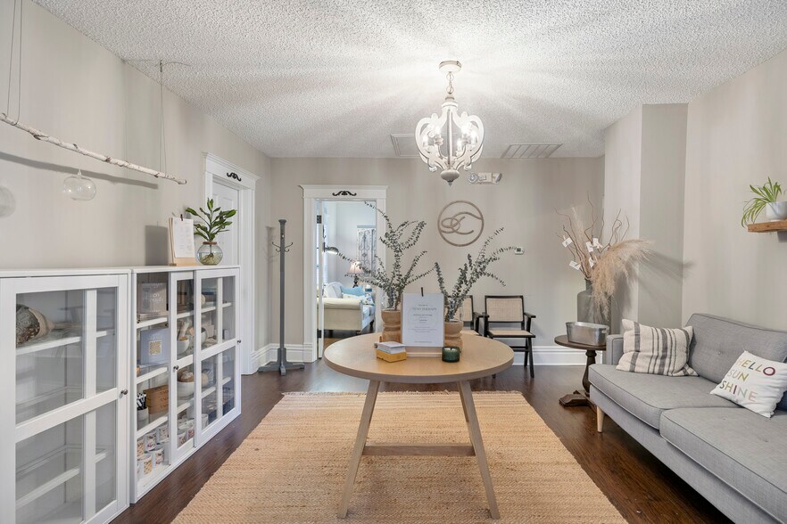 More Photos Of 121 N Washington St, Naperville Medical For Lease