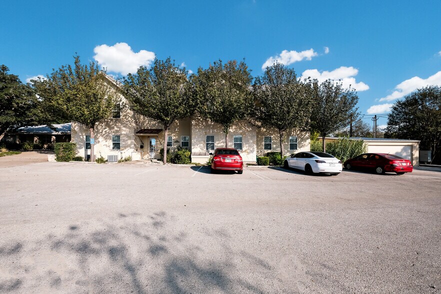 More Photos Of 203 Hwy 87 N, Comfort Office For Lease