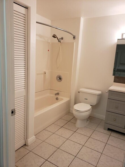 More Photos Of 2106 Young St, Honolulu Apartments For Sale