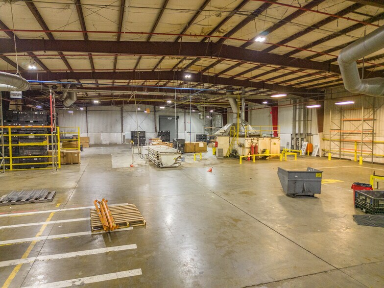 More Photos Of 221 Fabritek Dr, Columbus Manufacturing For Sale