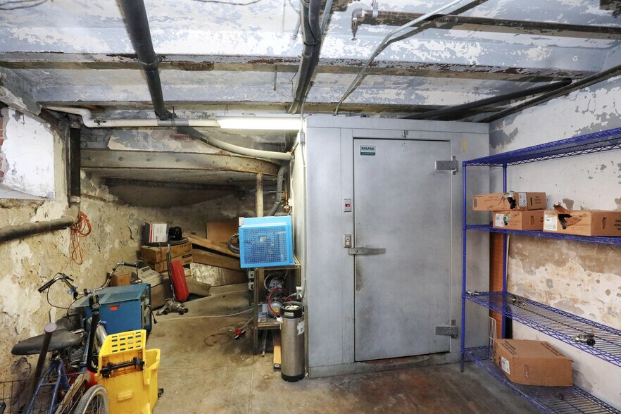 More Photos Of 37 John St, Kingston Apartments For Lease