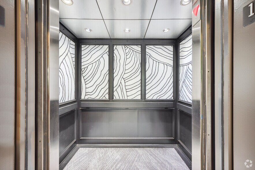 More Photos Of 4444 W Lakeside Dr, Burbank Office For Lease