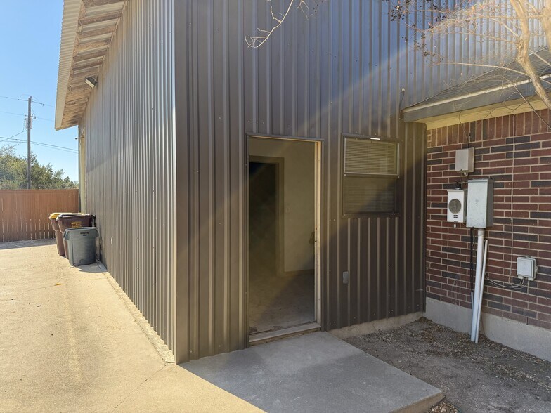 More Photos Of 1030 Canyon Bend Dr, Dripping Springs Light Distribution For Lease