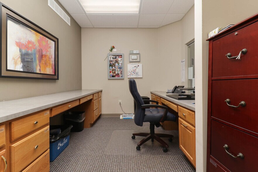 More Photos Of 407 Detroit Ave, Bloomington Office For Sale