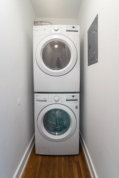 More Photos Of 1231-1233 17th St, Santa Monica Apartments For Sale