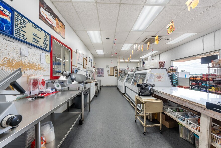 More Photos Of 1400 Commerce Dr, New Lexington Distribution For Sale
