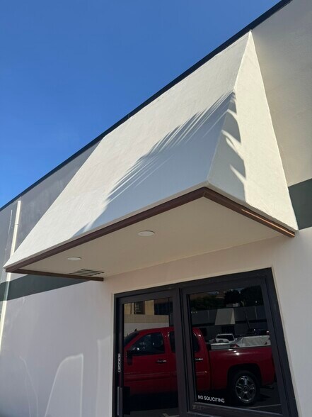 More Photos Of 2700-2722 S Grand Ave, Santa Ana Light Manufacturing For Lease