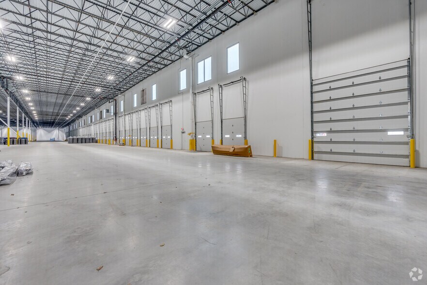 More Photos Of 1021 Everman Pky, Fort Worth Distribution For Lease