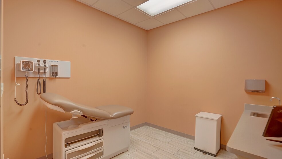 More Photos Of 3230 Interstate 30, Mesquite Medical For Lease