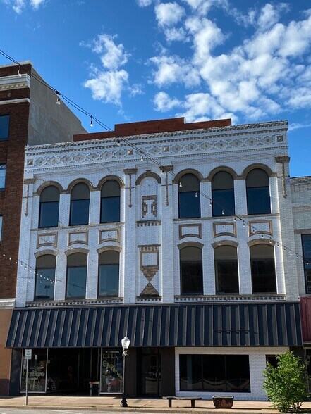 More Photos Of 409-411 W Chickasha Ave, Chickasha Storefront Retail Office For Lease