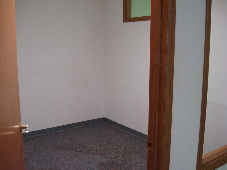 More Photos Of 113 W Northern Lights Blvd, Anchorage Unknown For Lease