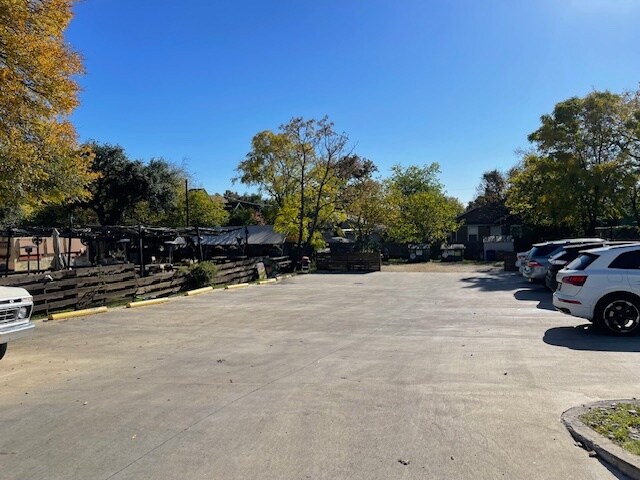 More Photos Of 1309 Rosewood Ave, Austin Restaurant For Lease