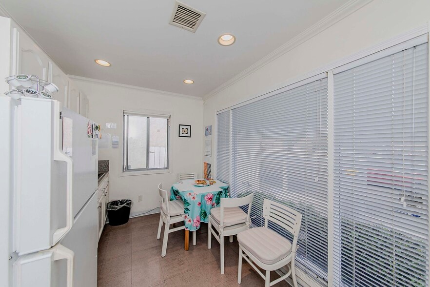 More Photos Of 1629 Crenshaw Blvd, Torrance Office Residential For Sale