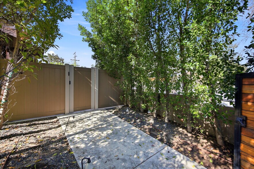 More Photos Of 5237 Topanga Canyon Blvd, Woodland Hills Multifamily For Sale