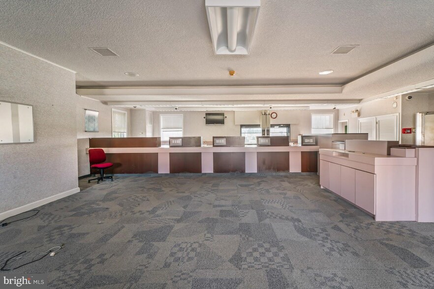 More Photos Of 4943 Landis Ave, Vineland Bank For Lease