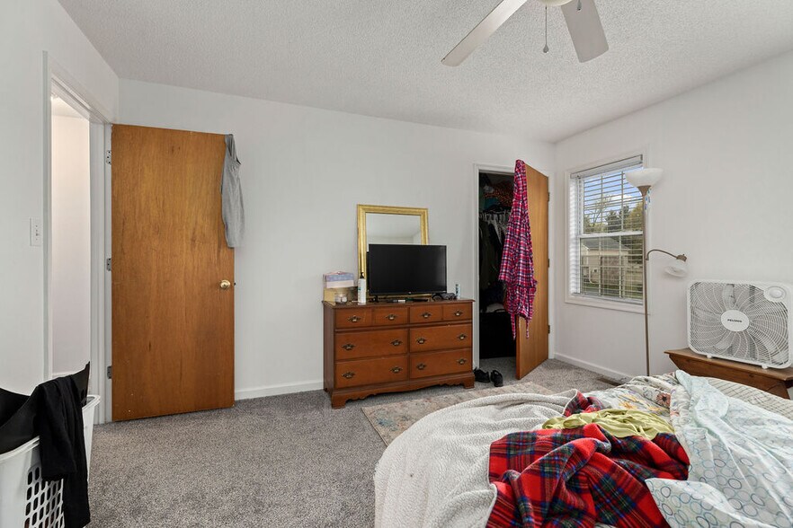 More Photos Of 2401 Mosley St, Waynesboro Apartments For Sale