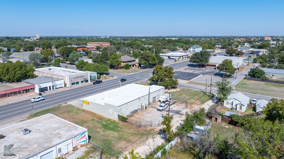 More Photos Of 817 Butternut St, Abilene Flex For Sale