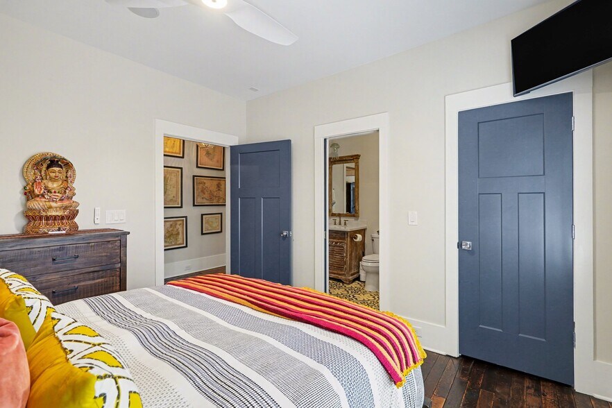 More Photos Of 117 E Maple St, Decatur Loft Creative Space For Sale