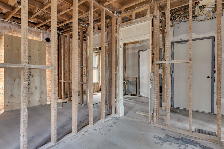 More Photos Of 514 Aylmer St N, Peterborough Multifamily For Sale