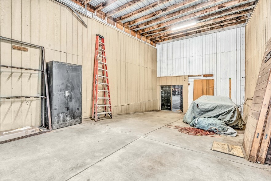 More Photos Of 6729 SE 162nd Ave, Portland Horse Stables For Sale