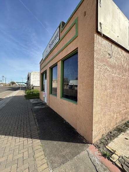 More Photos Of 121 W Colorado Ave, Rio Hondo Freestanding For Sale