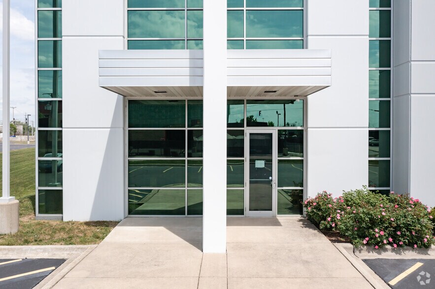More Photos Of 9234 Belmont Ave, Franklin Park Manufacturing For Lease