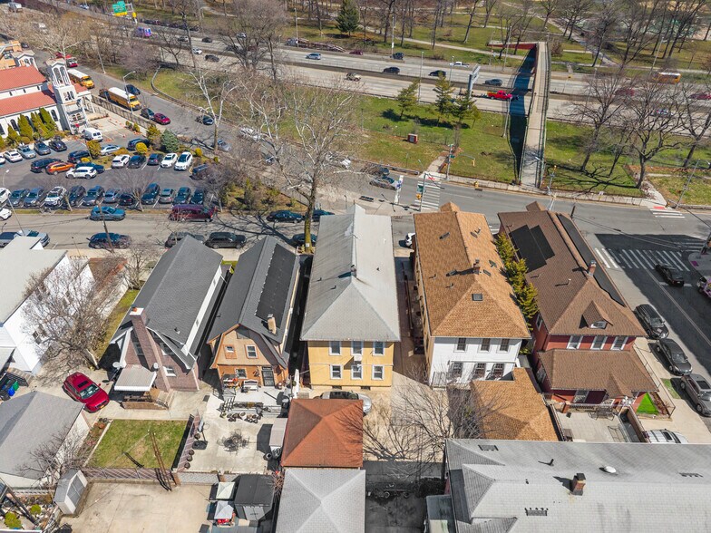 Primary Photo Of 1807 Willow Ln, Bronx Apartments For Sale