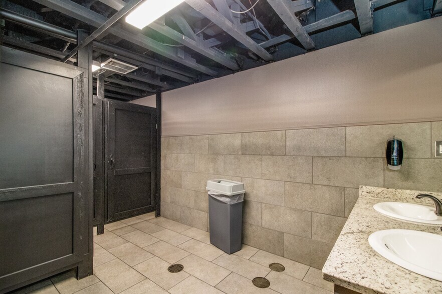 More Photos Of 21 E Athens St, Winder General Retail For Sale