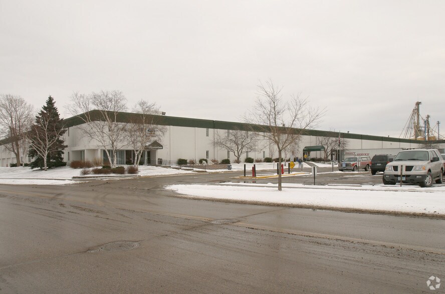 More Photos Of 411 Farwell Ave, South Saint Paul Distribution For Lease