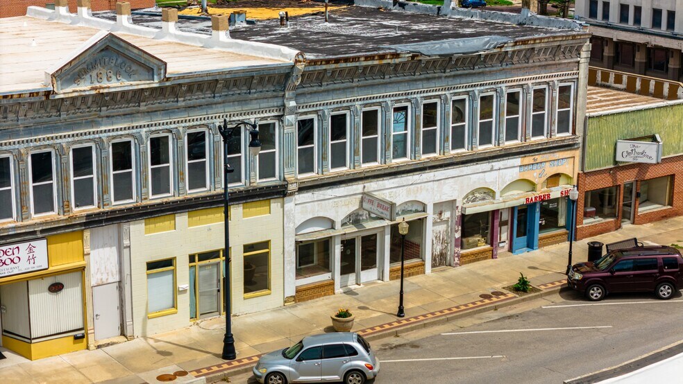 More Photos Of 318 S Summit St, Arkansas City Storefront Retail Office For Sale