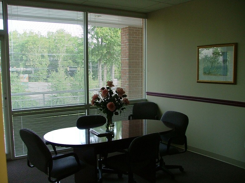 More Photos Of 69 Mayo Rd, Edgewater Storefront Retail Office For Lease