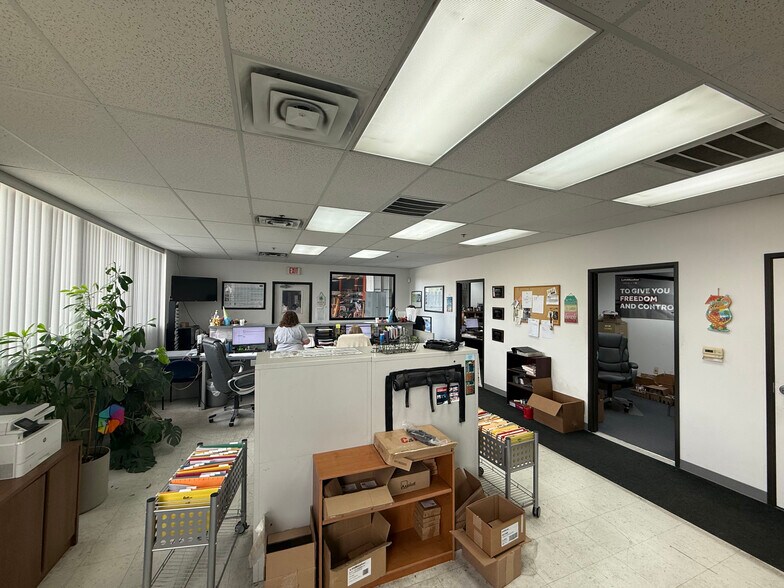 More Photos Of 5210 Airport Fwy, Haltom City Warehouse For Lease