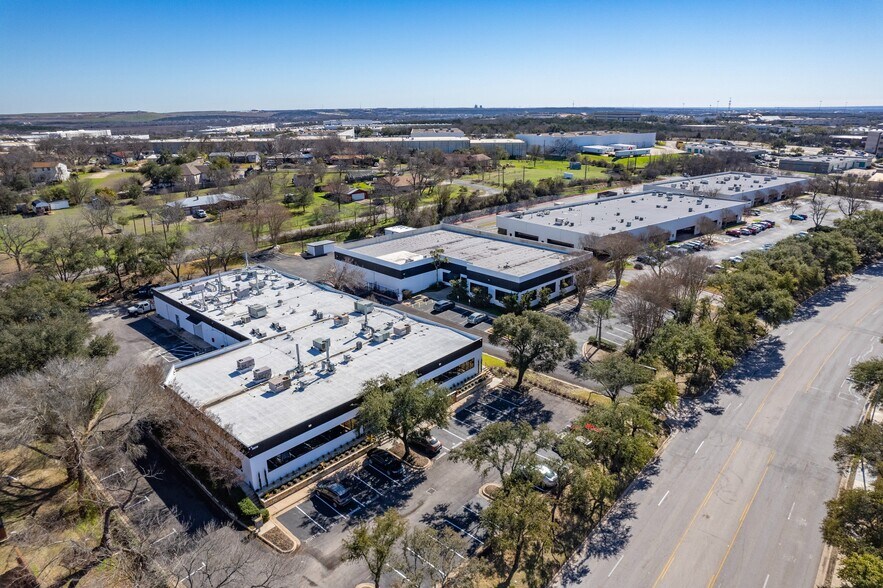 More Photos Of 8609 Cross Park Dr, Austin Office For Lease