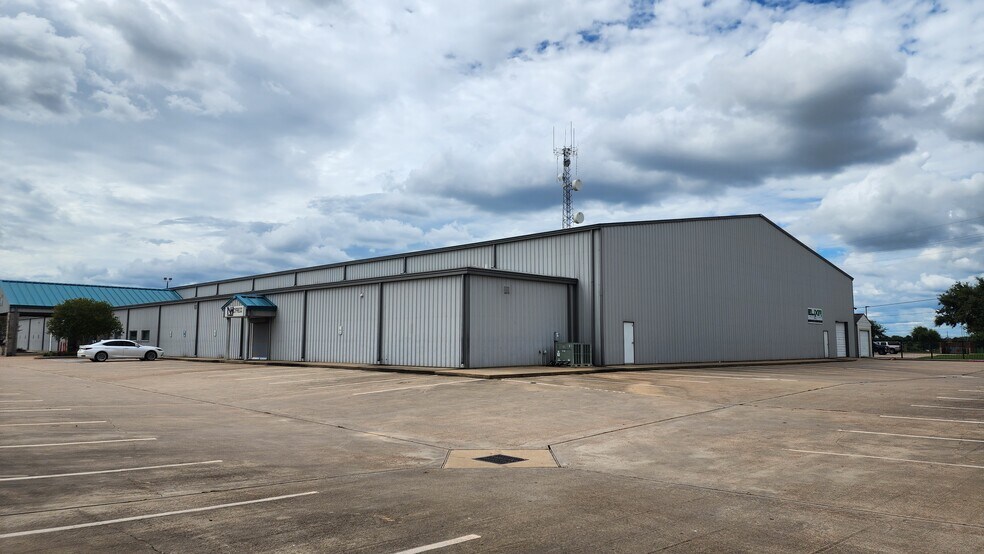 More Photos Of 8835 Wheat Cross Dr, Houston Freestanding For Lease