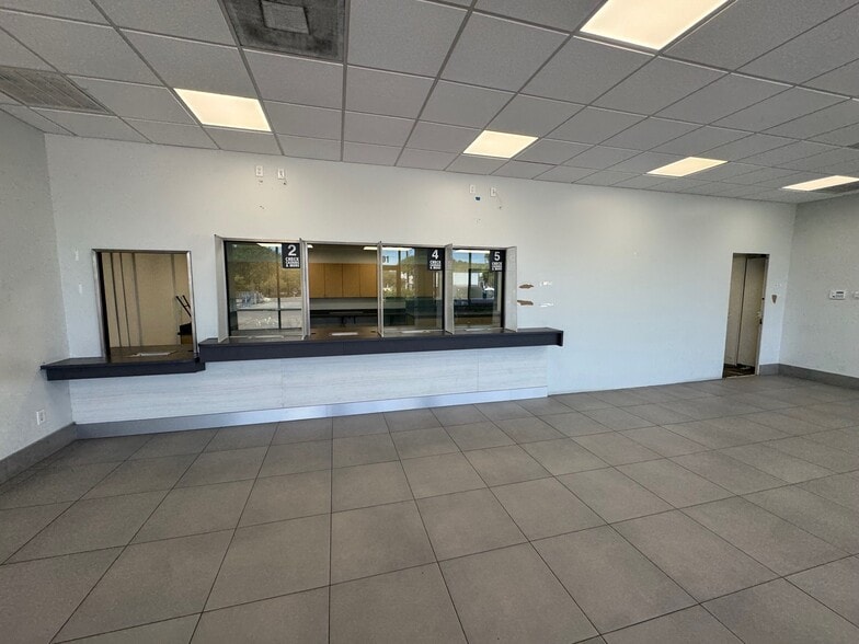 More Photos Of 1909 E William Cannon Dr, Austin Unknown For Lease