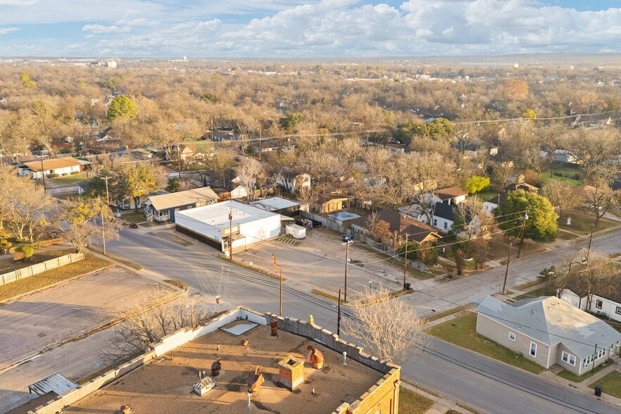 More Photos Of 504 Granbury St, Cleburne Storefront For Sale